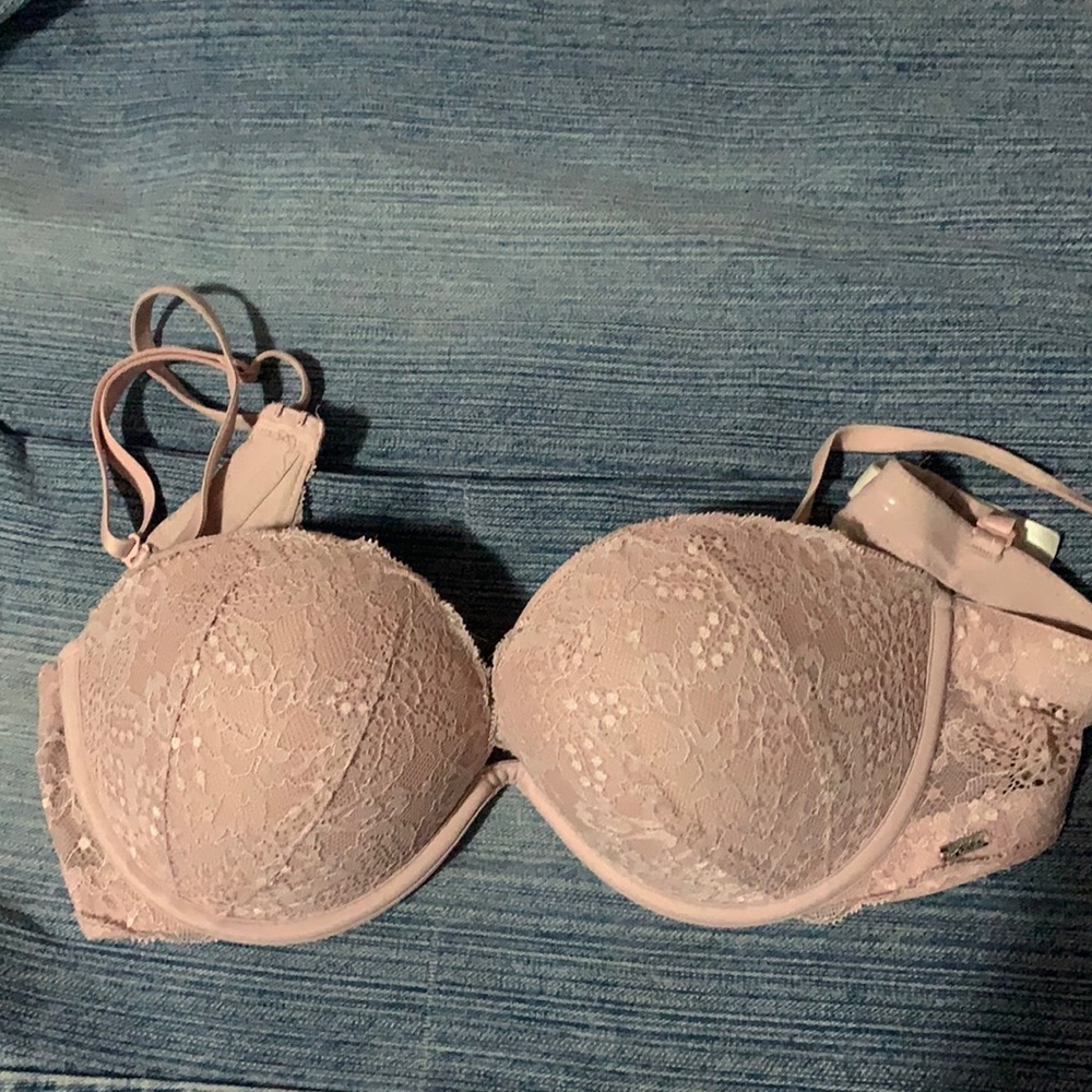 Beautiful, comfortable and super sexy pink bra!